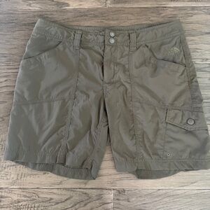Women's The North Face Shorts Size 8 Cargo Pocket Casual Style‎